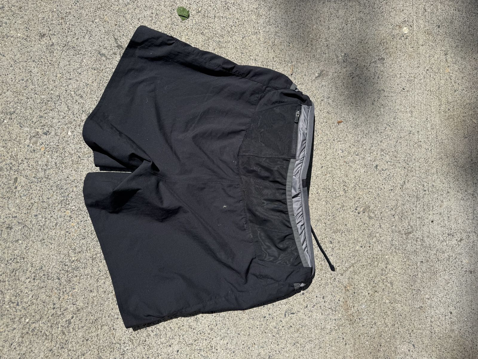 New men’s arcteryx running shorts (size S)