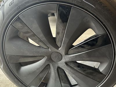 2025 Tesla model S wheels and tires