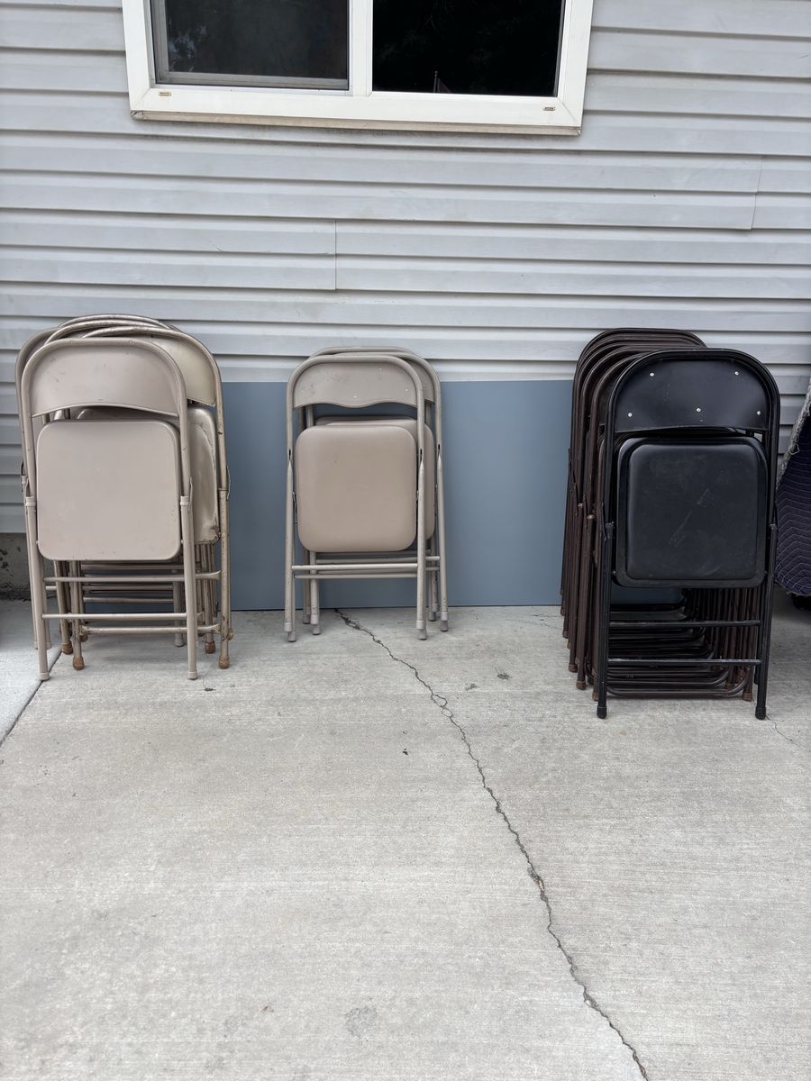 20 Metal Folding Chairs