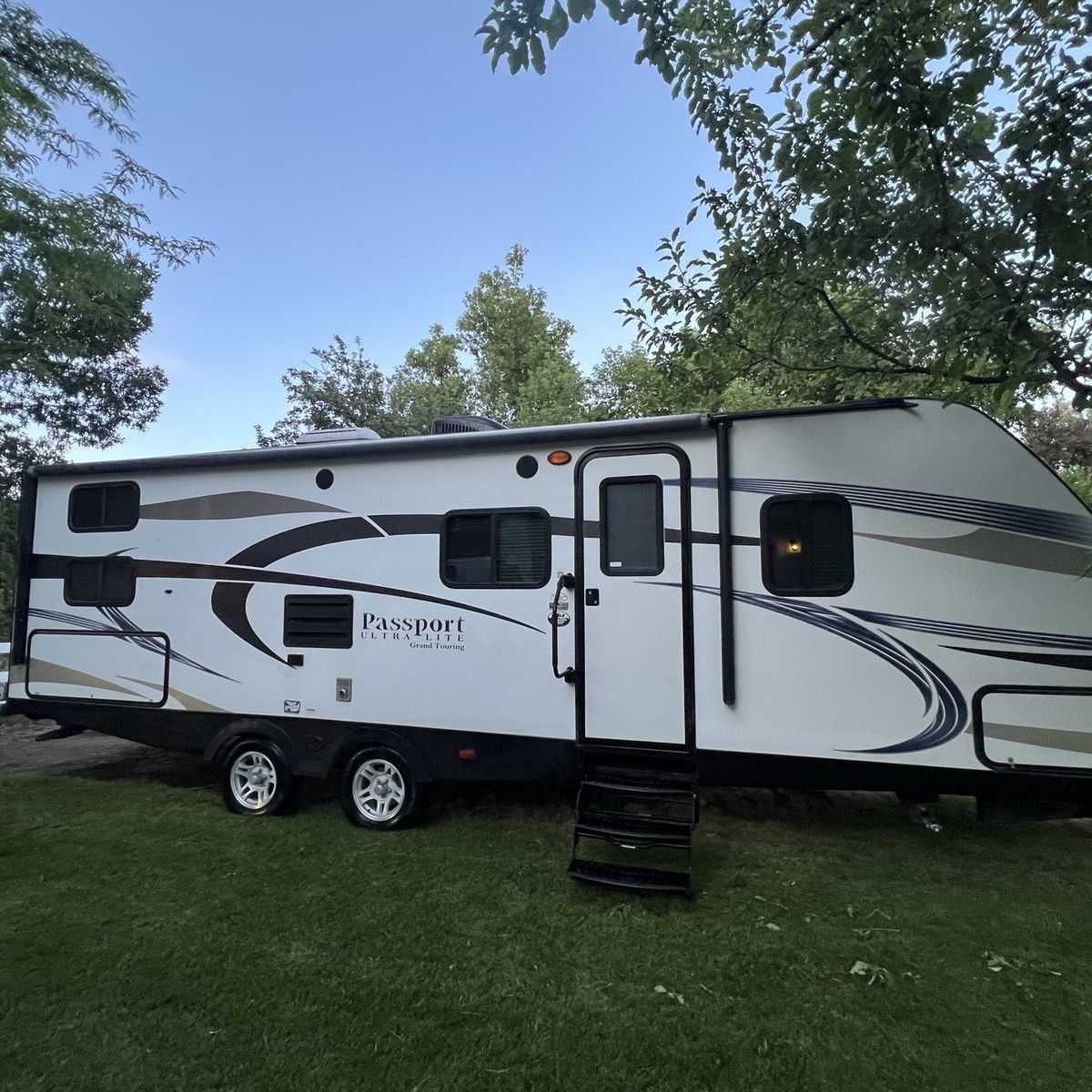 LIKE NEW! 2016 Keystone Passport Ultra Lite Grand Touring Travel Trailer