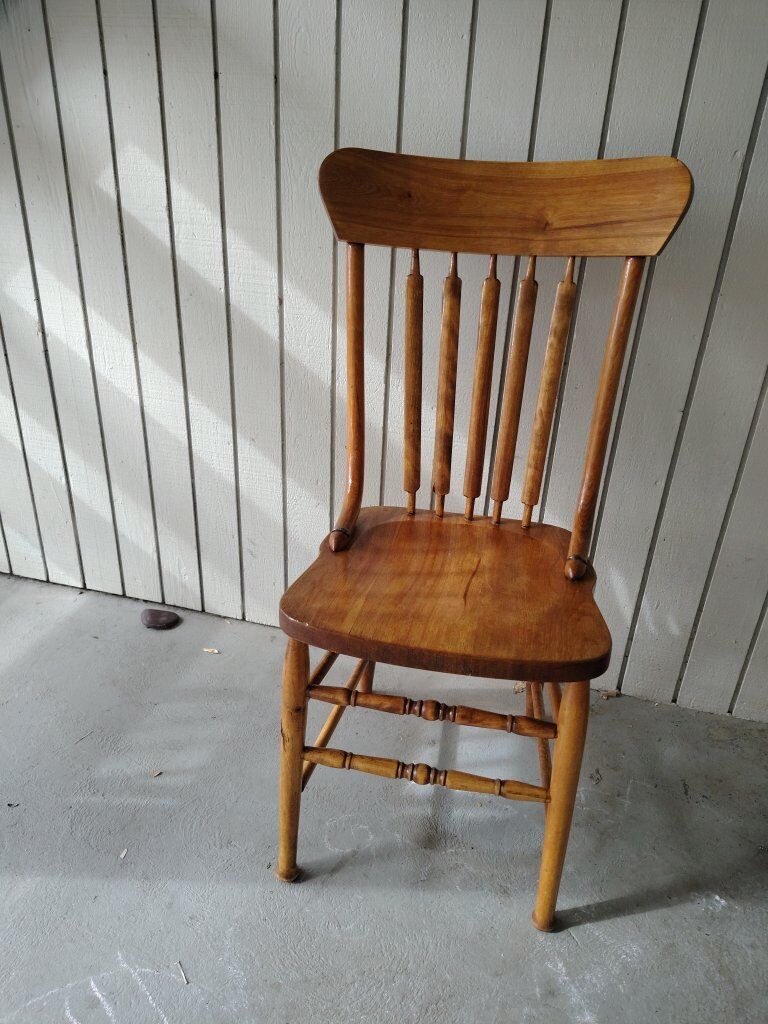 2 Beautiful Vintage Chairs