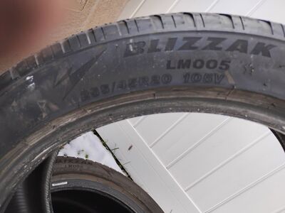 Bridgestone 255/45 R20