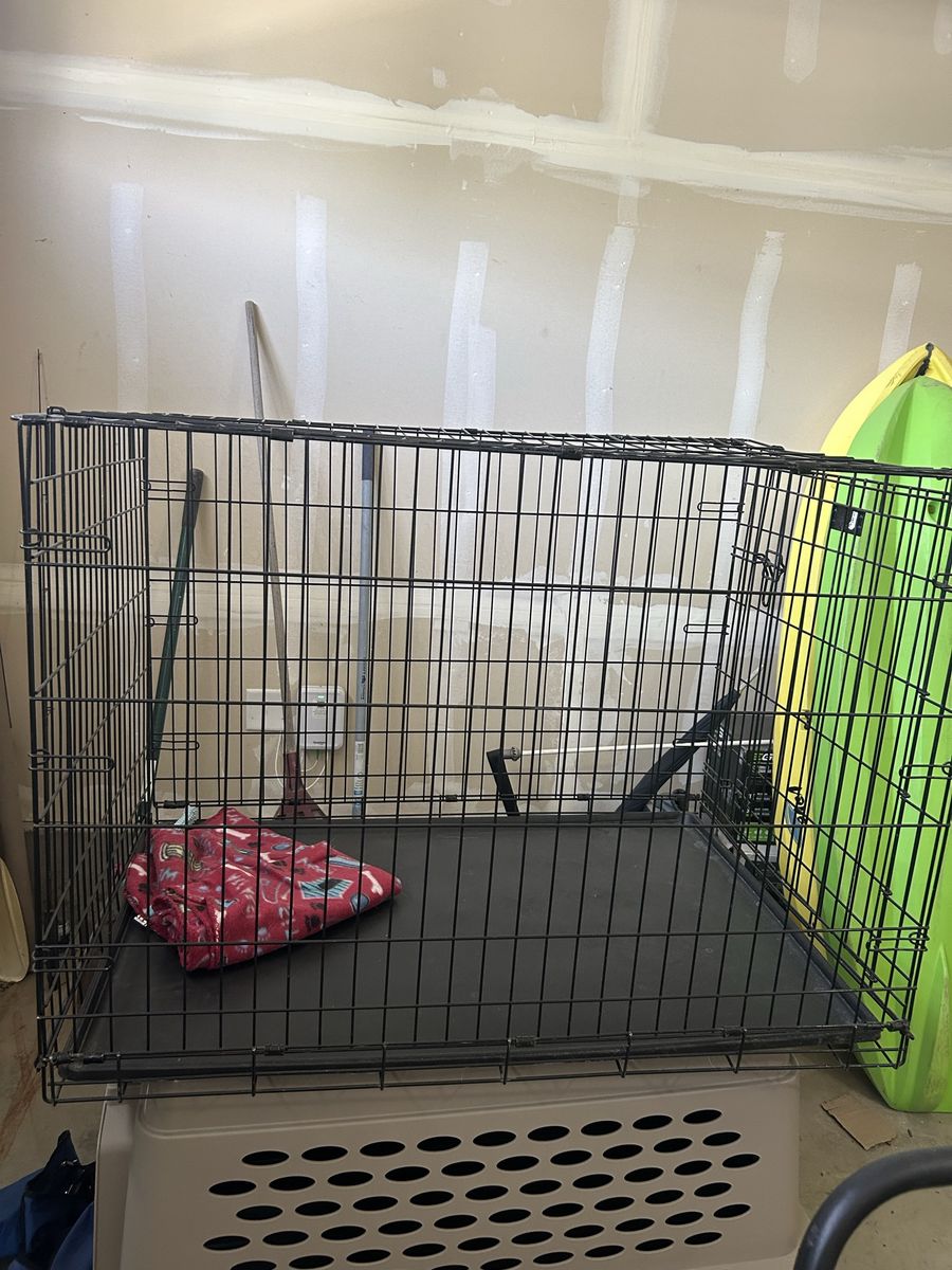 Large Black Wire Dog Crate - Durable Pet Kennel with Removable Tray, Excellent Condition