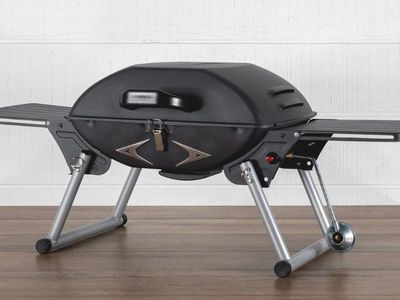 NEW PICNIC TIME PORTAGRILLO PORTABLE PROPANE BBQ GRILL (RETAILS; $281)