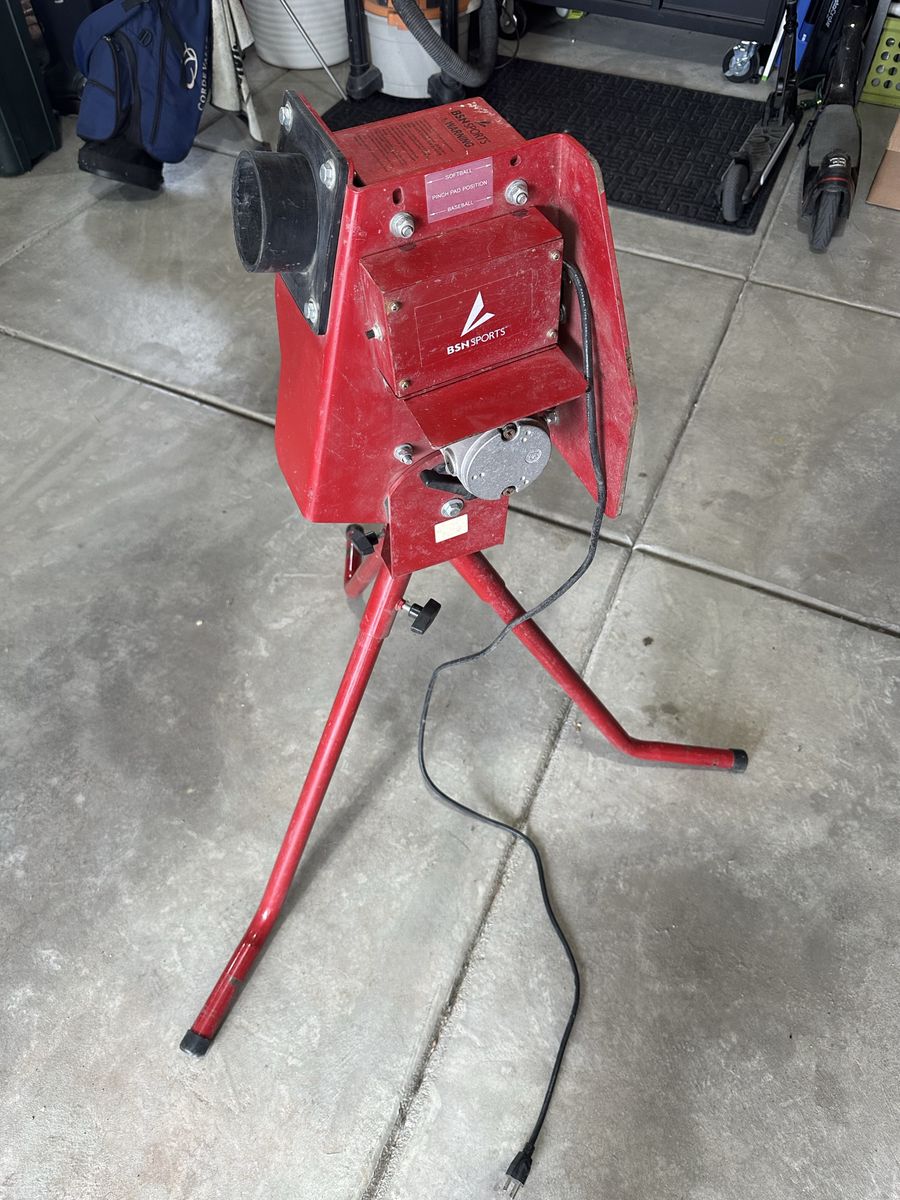 Pitching Machine Baseball / Softball