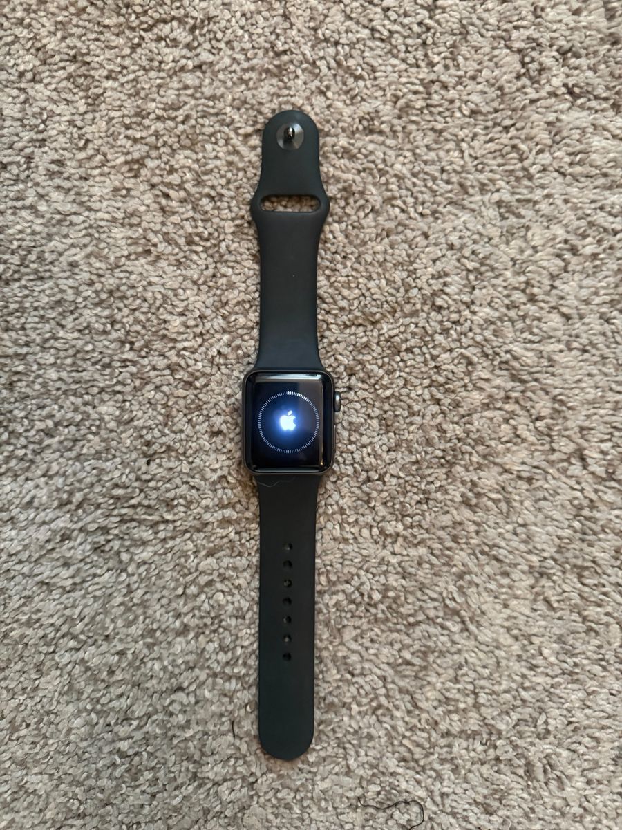 Apple Watch Series 3 38mm GPS – Good Condition