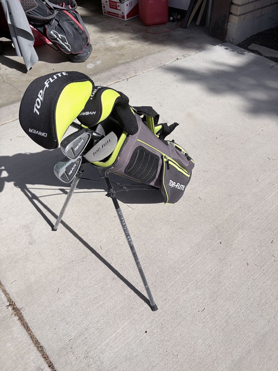 Junior set of golf clubs