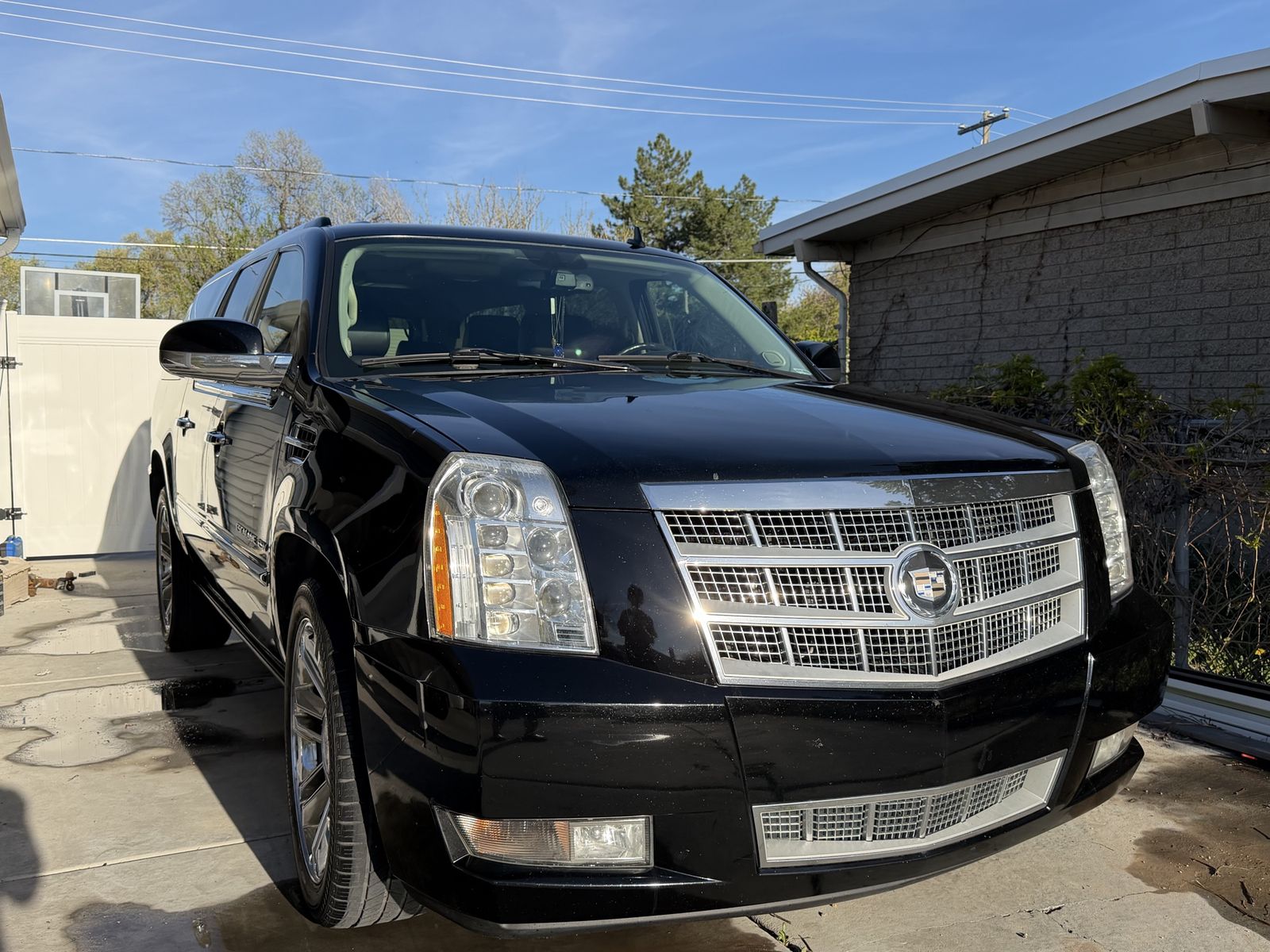 2011 CADILLAC ESCALADE ESV