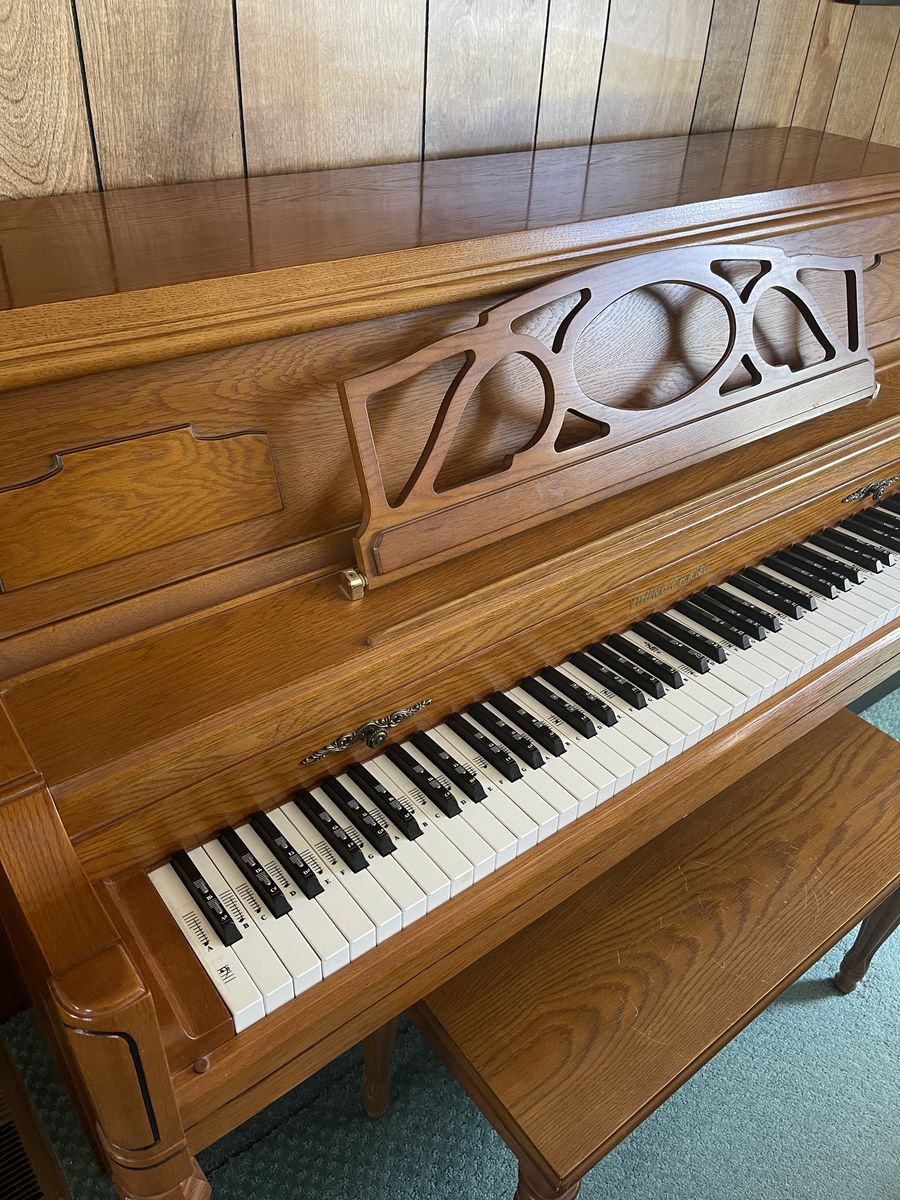 Young Chang Piano (Good Condition)