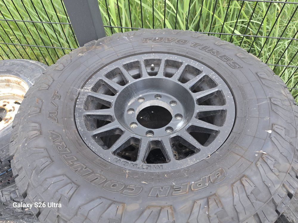 Mehtod wheels  and Toyo Open Country A/Ts