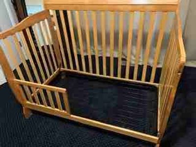 Convertible Crib for baby/toddler from Dream on Me