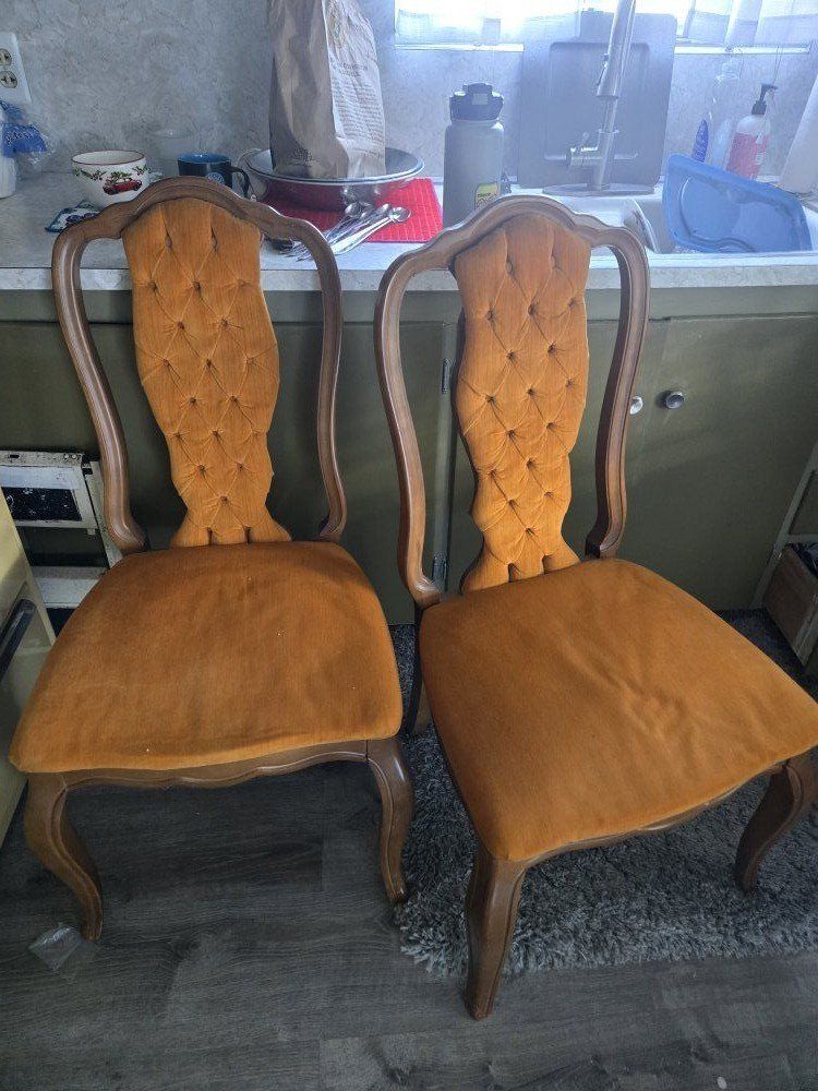 Vintage Bassett Dining Chairs – Tufted Back, Solid