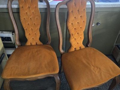 Vintage Bassett Dining Chairs – Tufted Back, Solid