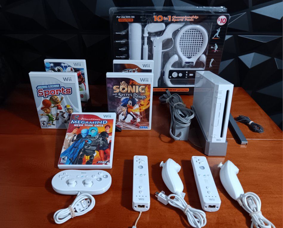 Nintendo Wii Console White, Controllers, Accessories & 5 Great Games! Tested. Excellent Conditions!