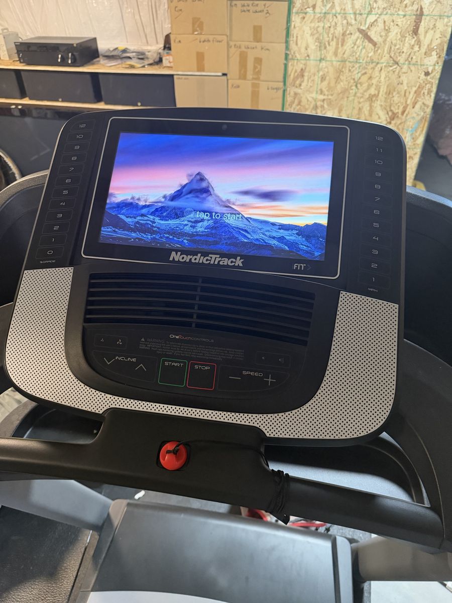 NordicTrack T 9.5 S Treadmill – 14” Touchscreen – Barely Used – Excellent Condition