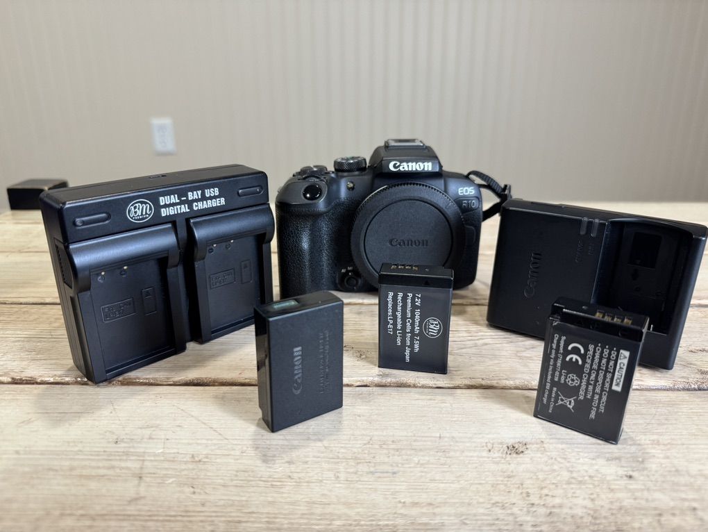 Canon R10 EXCELLENT NEW Shutter!