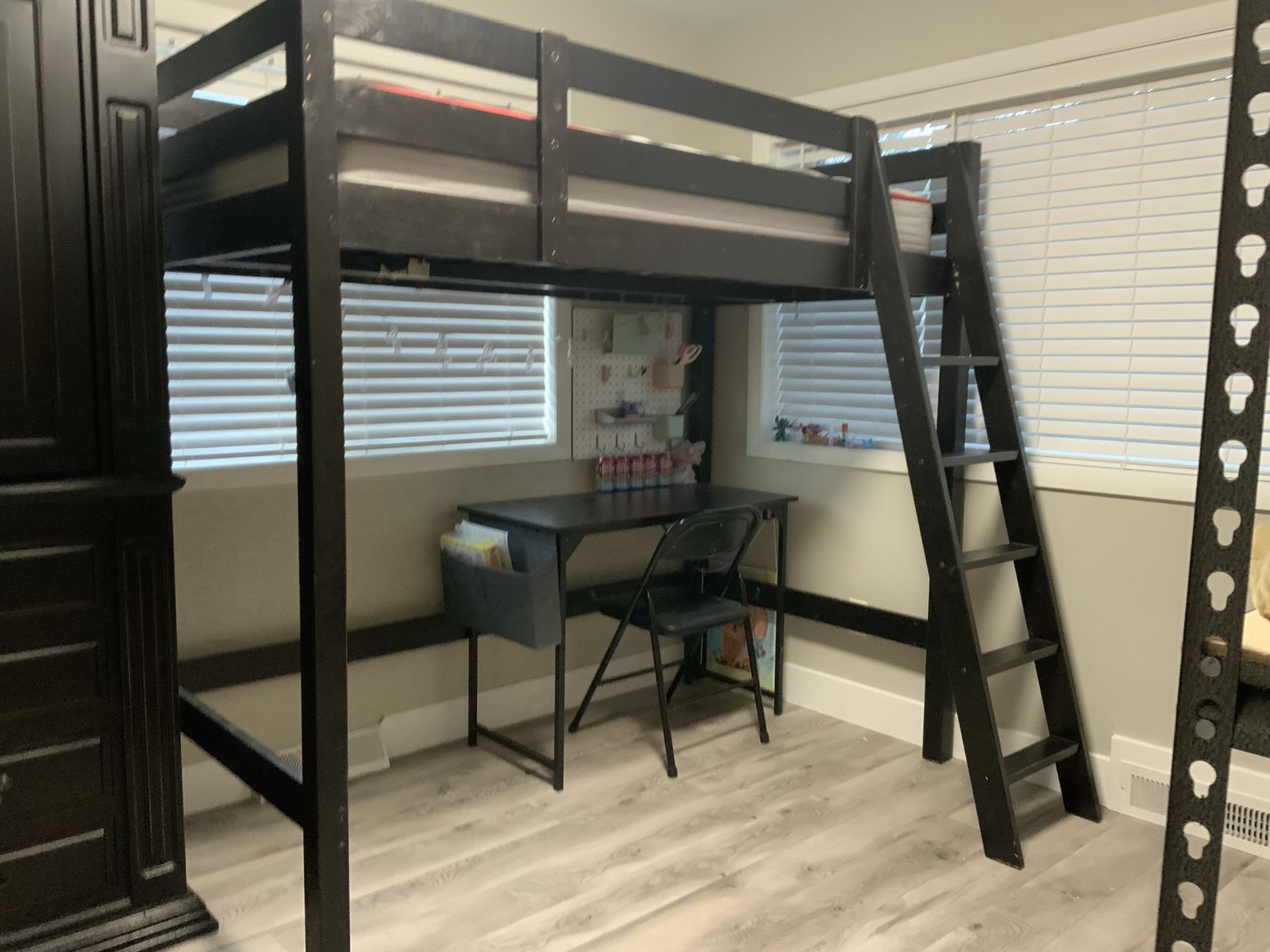 Loft bed, twin