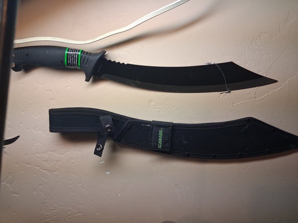Schrade SCMACH1 (SCMACH1CP) Full Tang Machete.