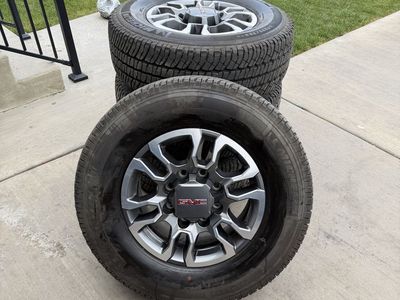 GMC Sierra 3500 Rims and Tires 275/70R18 Michelin