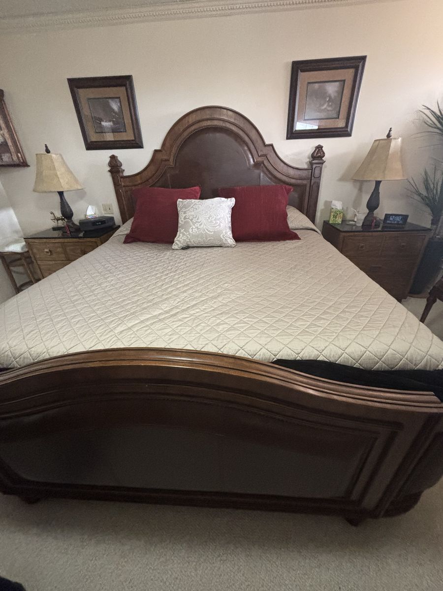 Drexell Heritage King Bed-leather & Wood