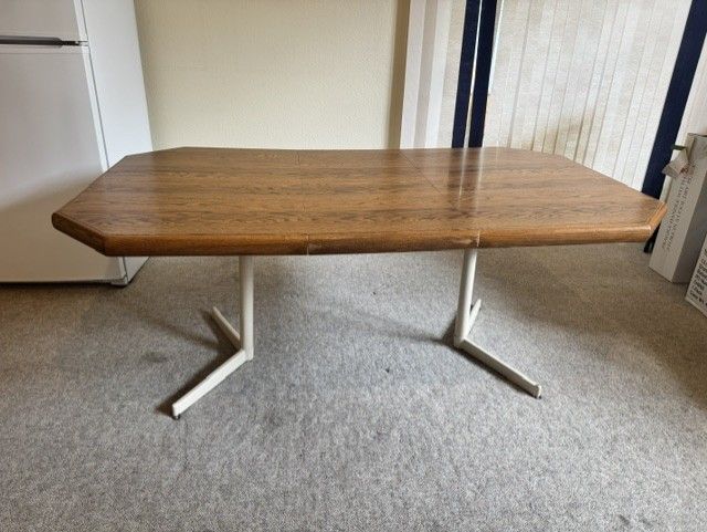 Table with 6 chairs 