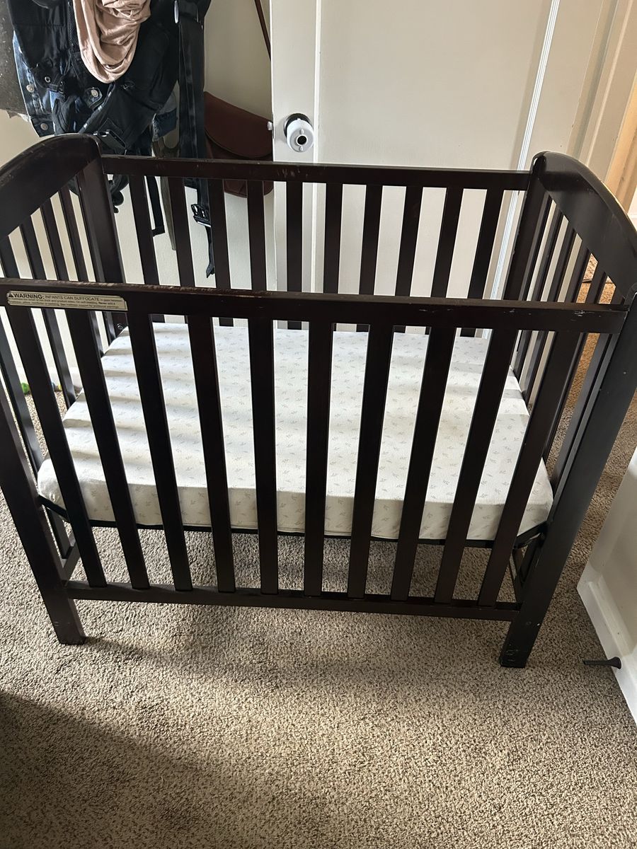 Mini crib