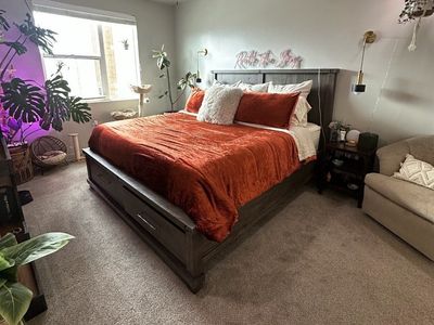 Jaxon Grey King size Wood Platform Bed w/ Footboard Storage - Weathered Charcoal Finish