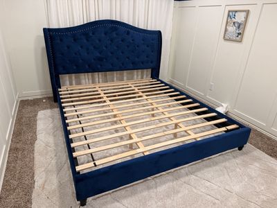 California King Navy Blue Velvet Upholstered Platform Bed Frame with Tufted Headboard