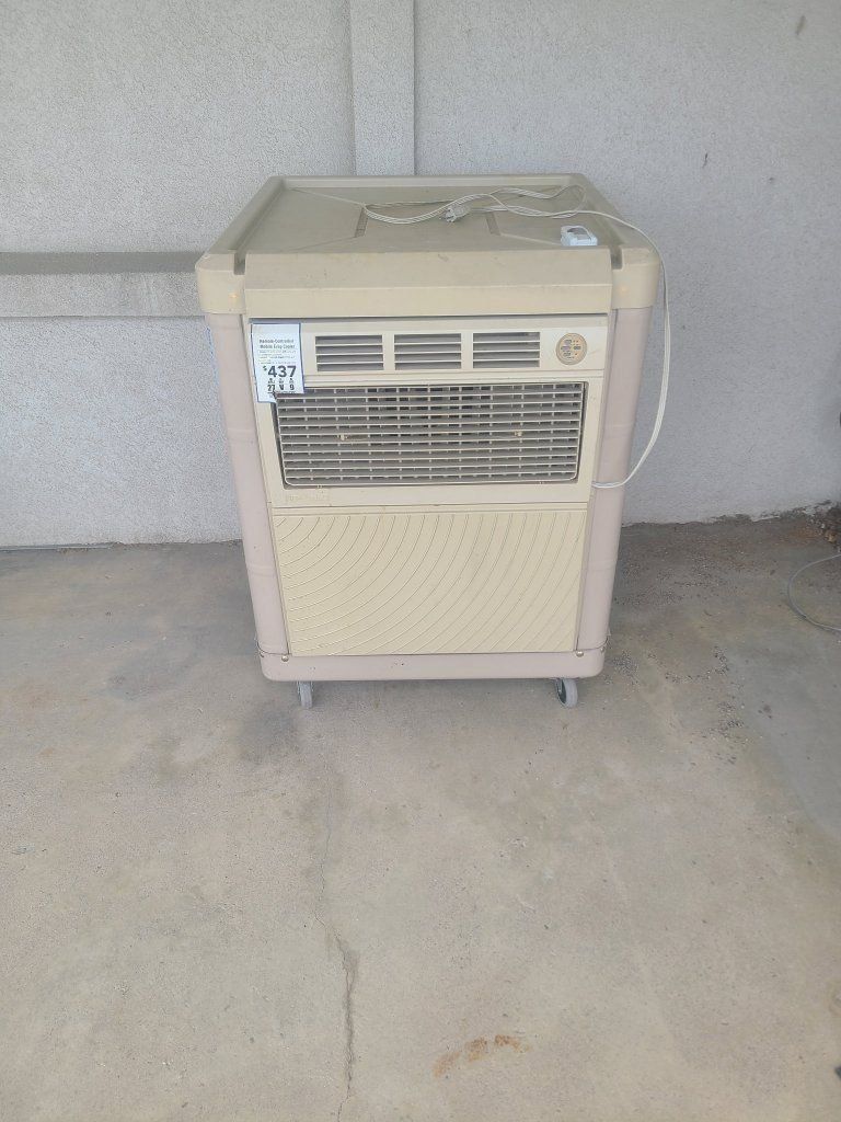 Portable evaporative cooler