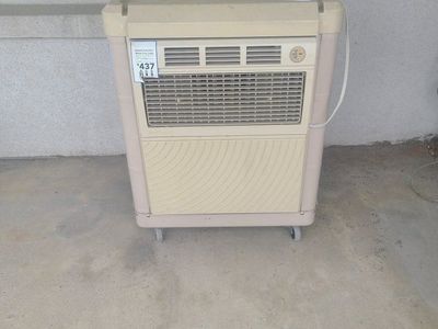 Portable evaporative cooler