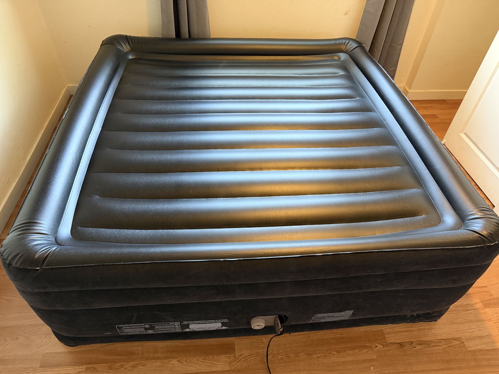 SELLING INFLATABLE MATTRESSES IN VERY GOD CONDITIONS. (801)835-8862