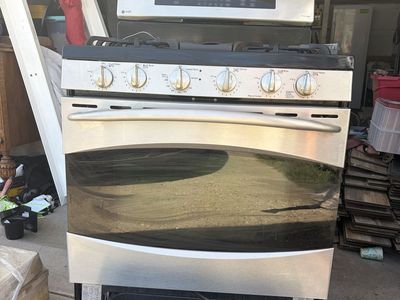 GE Profile Gas range/ oven