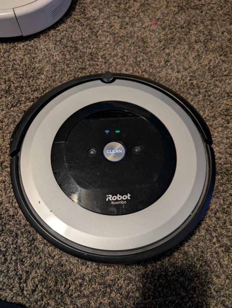 Roomba model E5, good condition