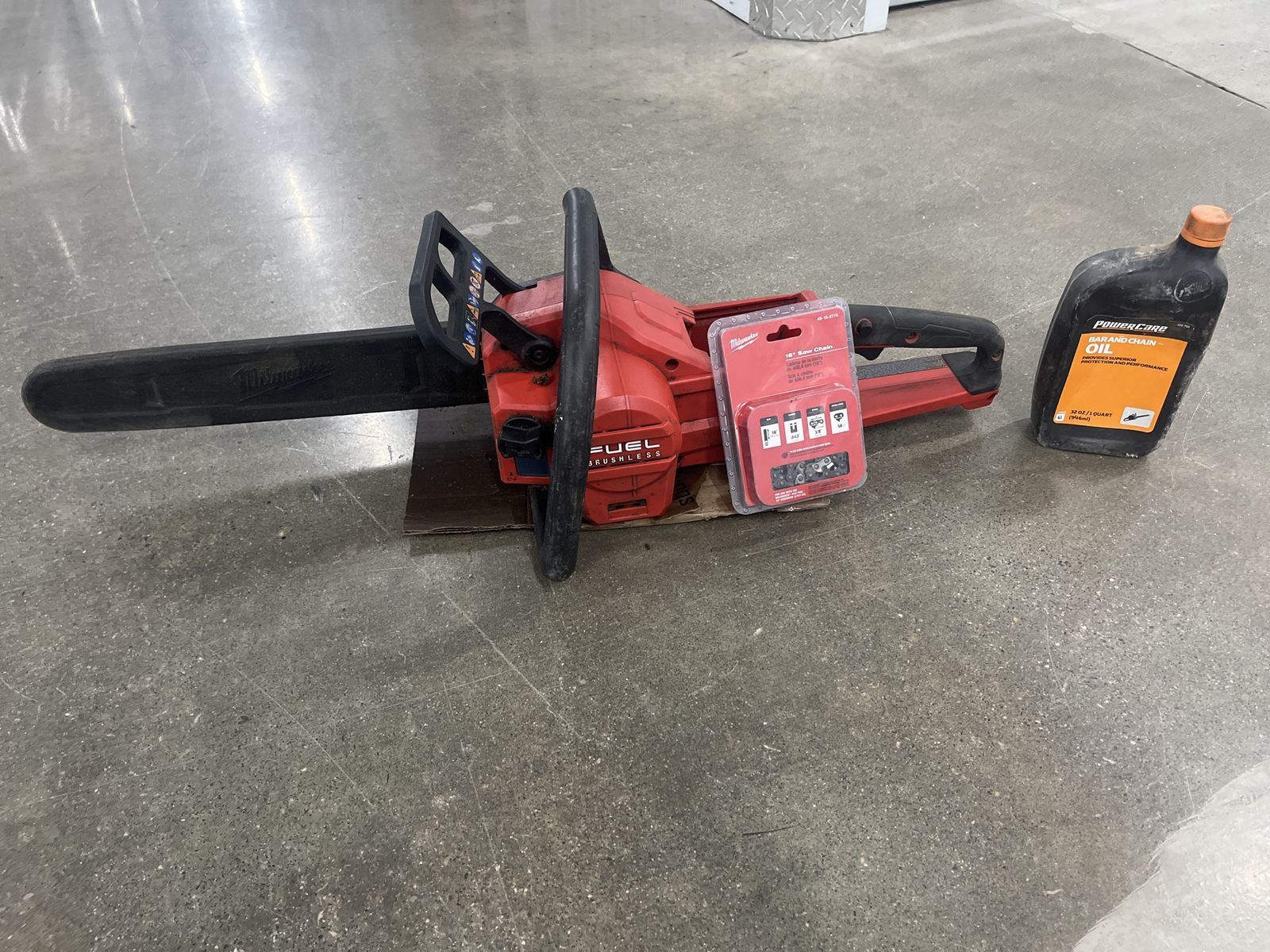 Milwaukee 16” chainsaw battery powered