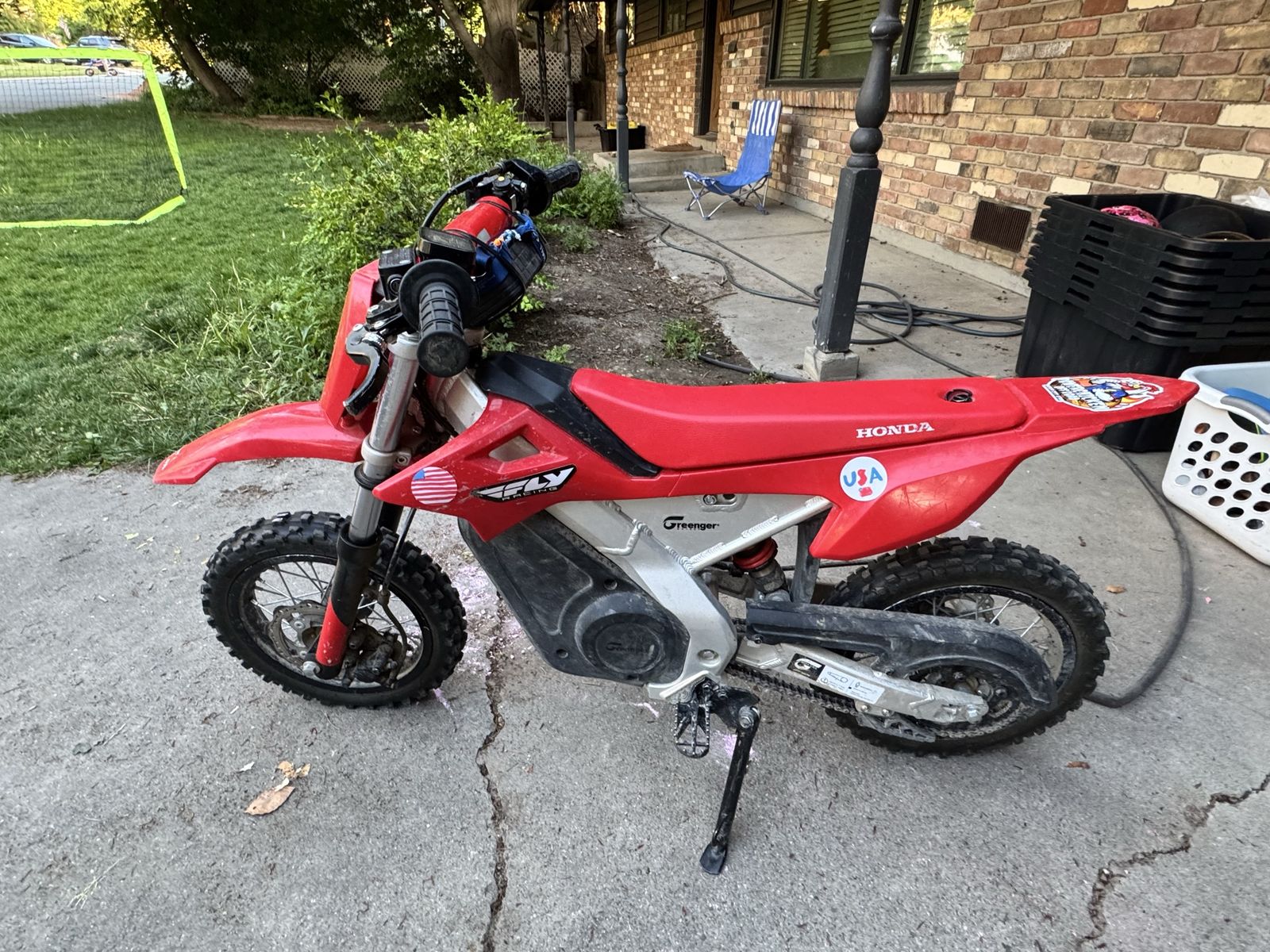 Honda CRF-E2 Electric Dirt Bike - Red - Kids Off-Road Motorcycle electric