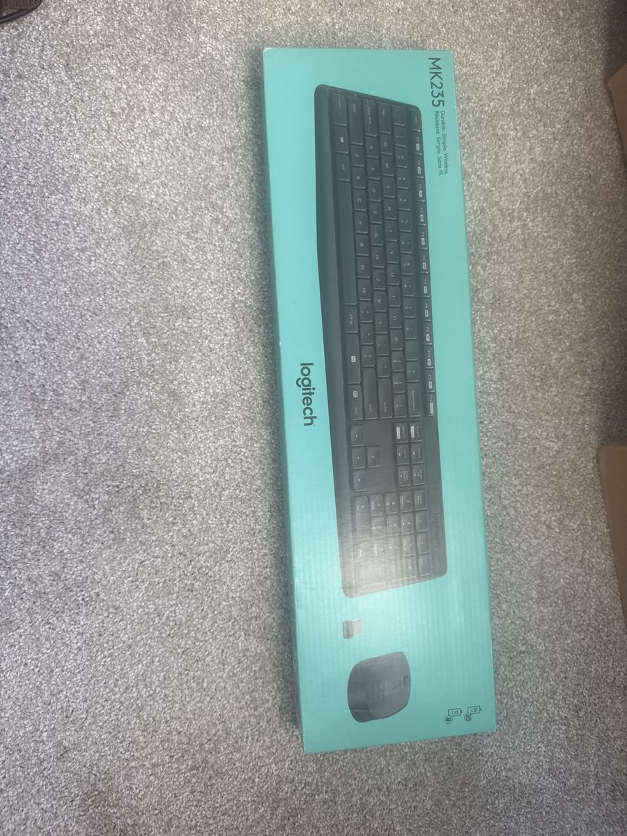 Logitech wireless keyboard and mouse new 