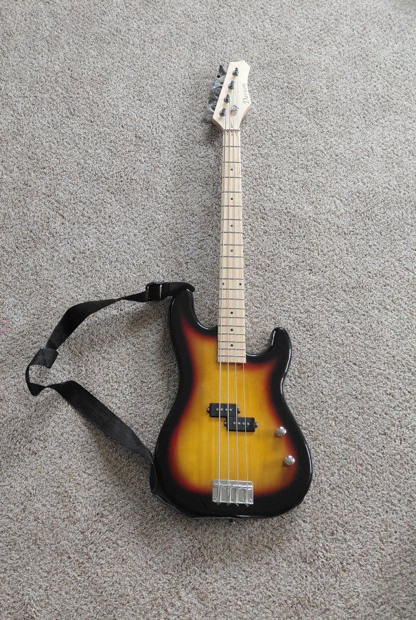 Bass guitar, amplifier ect 350$ or best offer