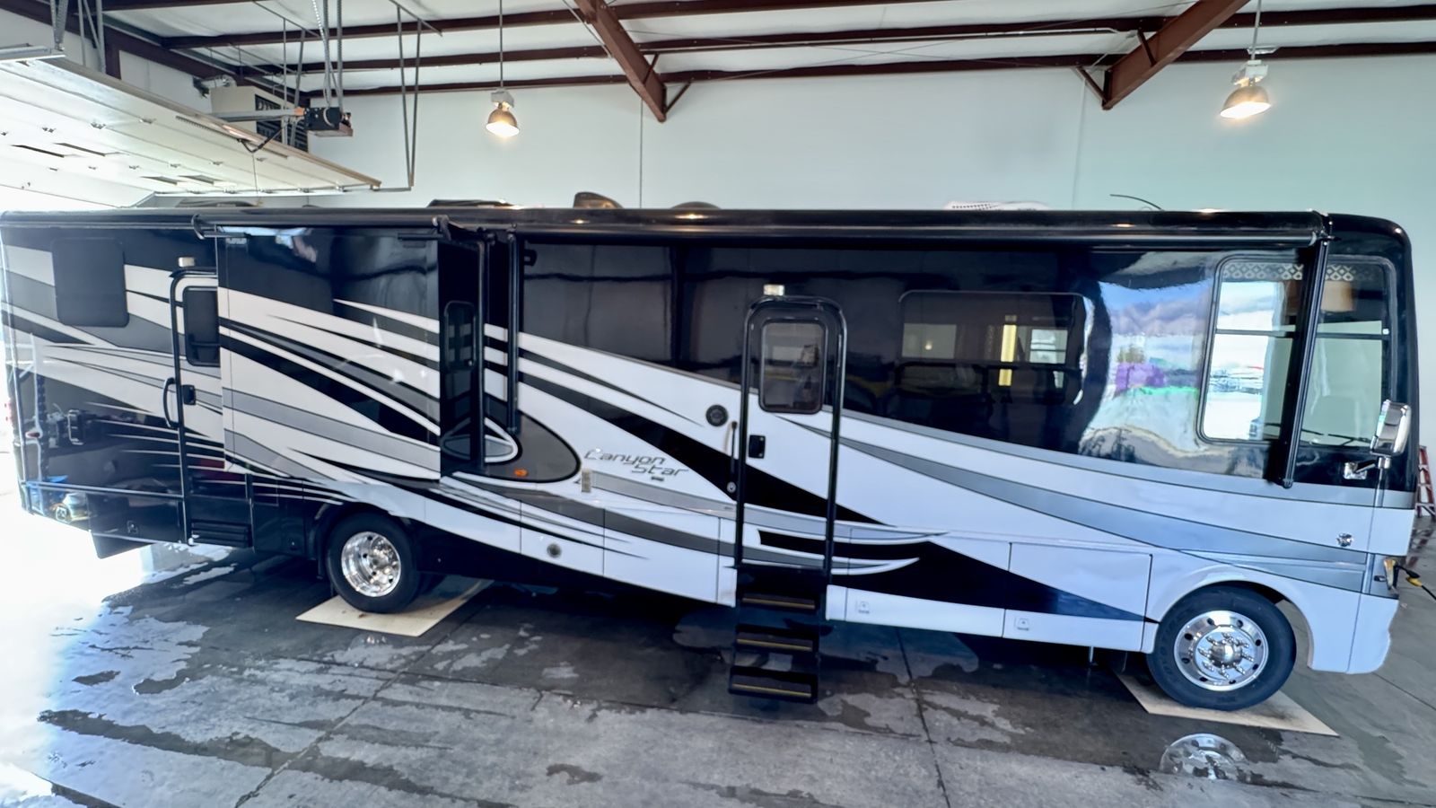 2017 Newmar Canyon Star 3921 Toy Hauler