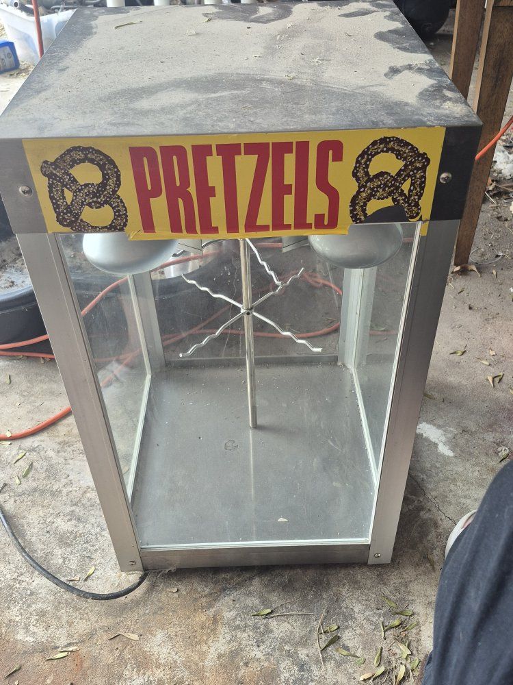 Star Mfg. International 16PD Pretzel Warmer Display Case - 120V, 225W, NSF Certified