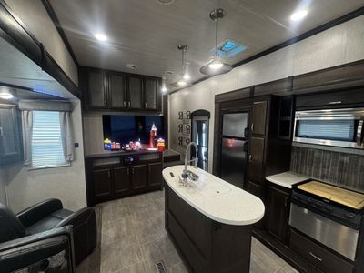 2018 Heartland Sundance 3700RLB 5th wheel. Clean title in hand.
