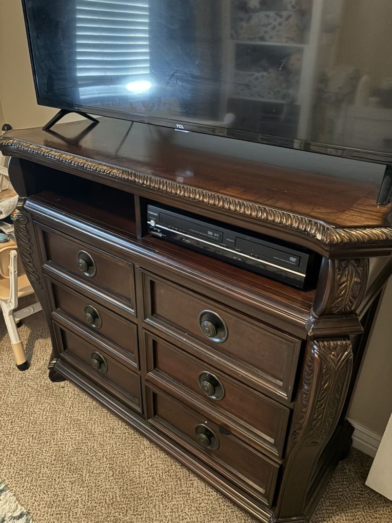 Bradford Brown 6 Drawer Chest