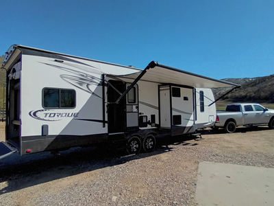 2017 Heartland TORQUE TOY Hauler 37ft KING BEDROOM 2 BATHROOMS