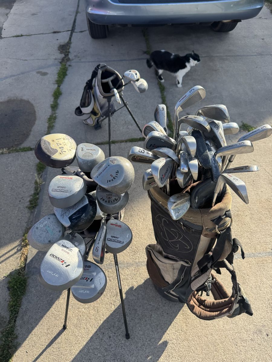 GOLF CLUBS  lot of clubs & balls