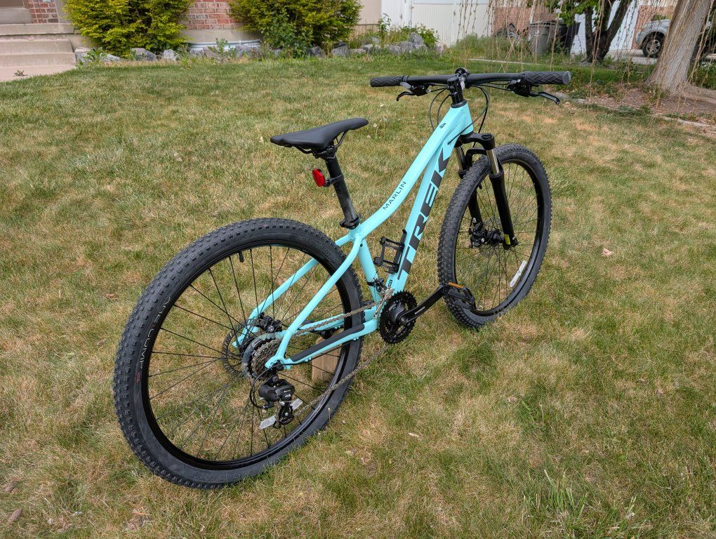 Like New Women's Trek Marlin 4 XS