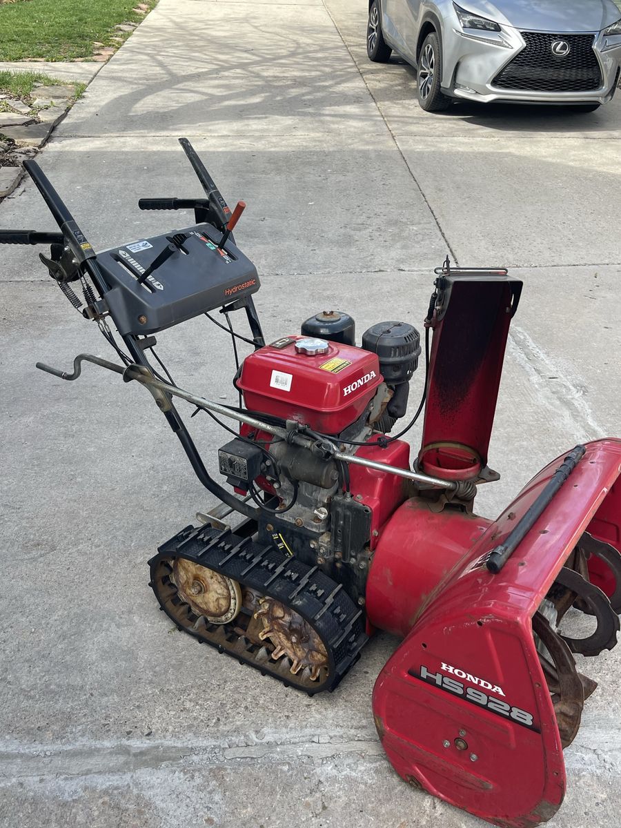 Honda HS928 Hydrostatic Track Drive Snow Blower. Great condition.