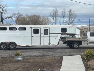 Classic Brand Gooseneck 2-Axle Horse Trailer with Living Quarters