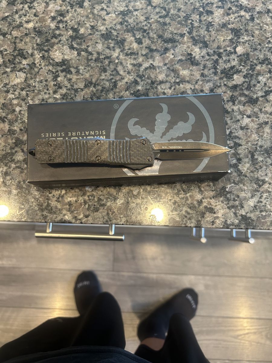 Microtech Troodon D/E Signature Series Automatic Out-the-Front (OTF) Knife Black Carbon Fiber