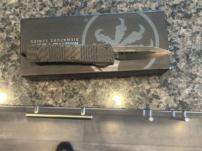 Microtech Troodon D/E Signature Series Automatic Out-the-Front (OTF) Knife Black Carbon Fiber
