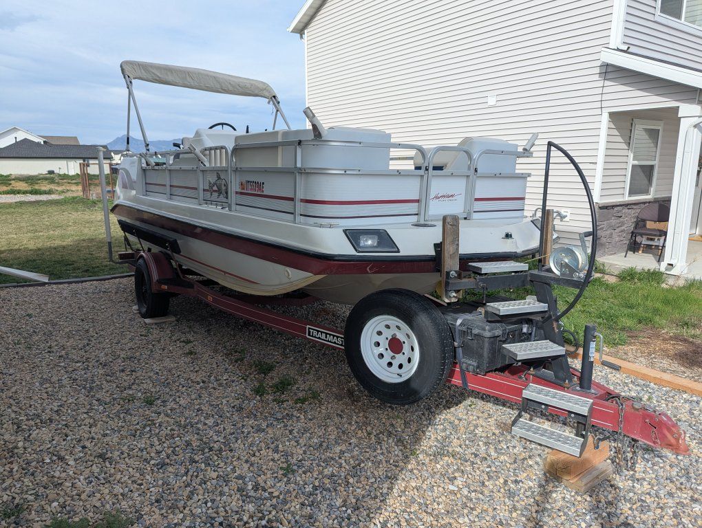 Deck Boat / Pontoon Boat