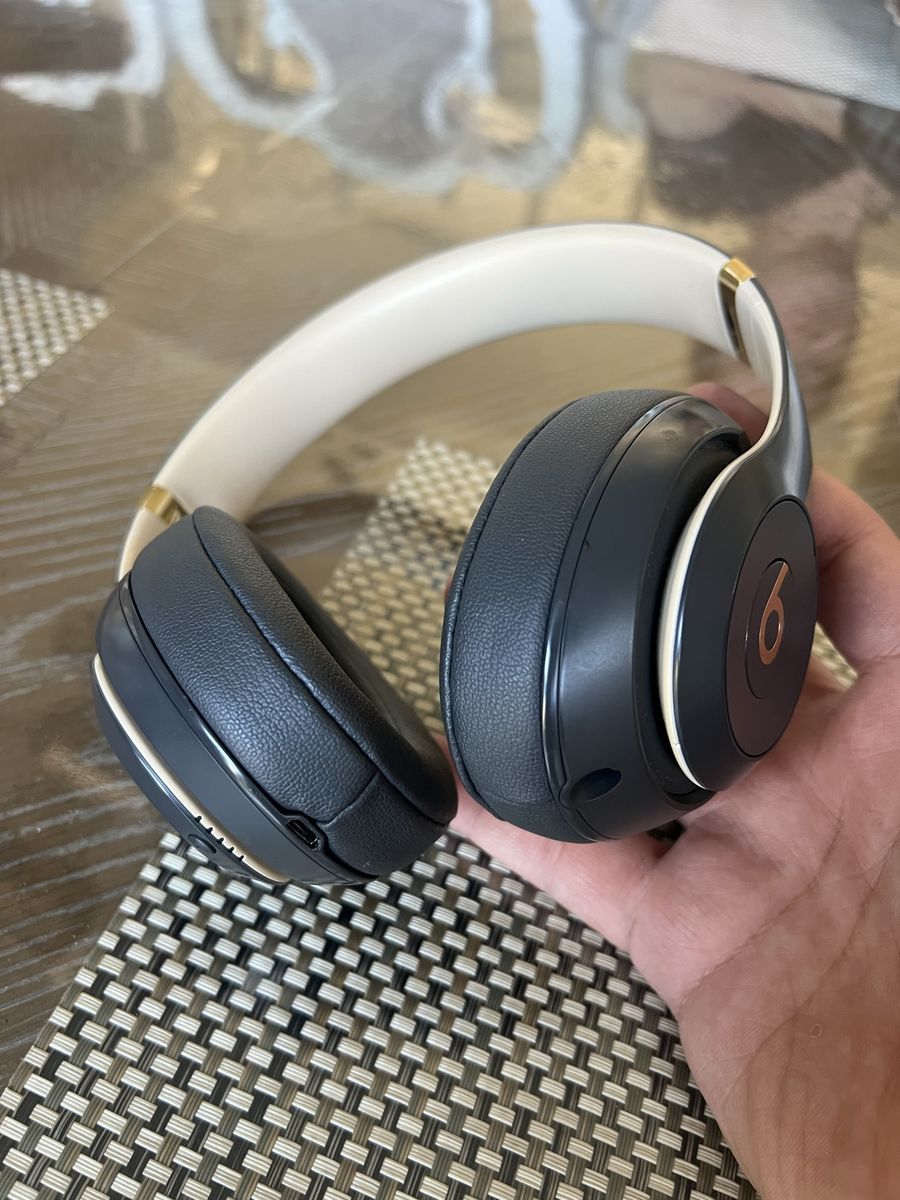 Beats Studio3 Wireless Noise Cancelling Over-Ear Headphones - Matte Black/Gold